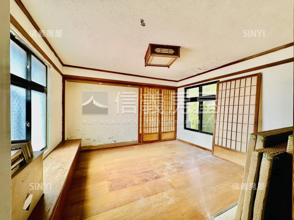 近郊百坪土地別墅有車庫房屋室內格局與周邊環境