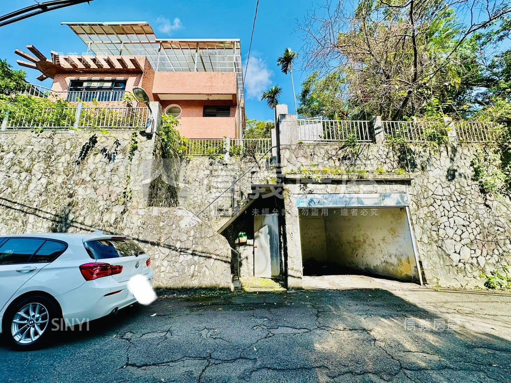 近郊百坪土地別墅有車庫房屋室內格局與周邊環境