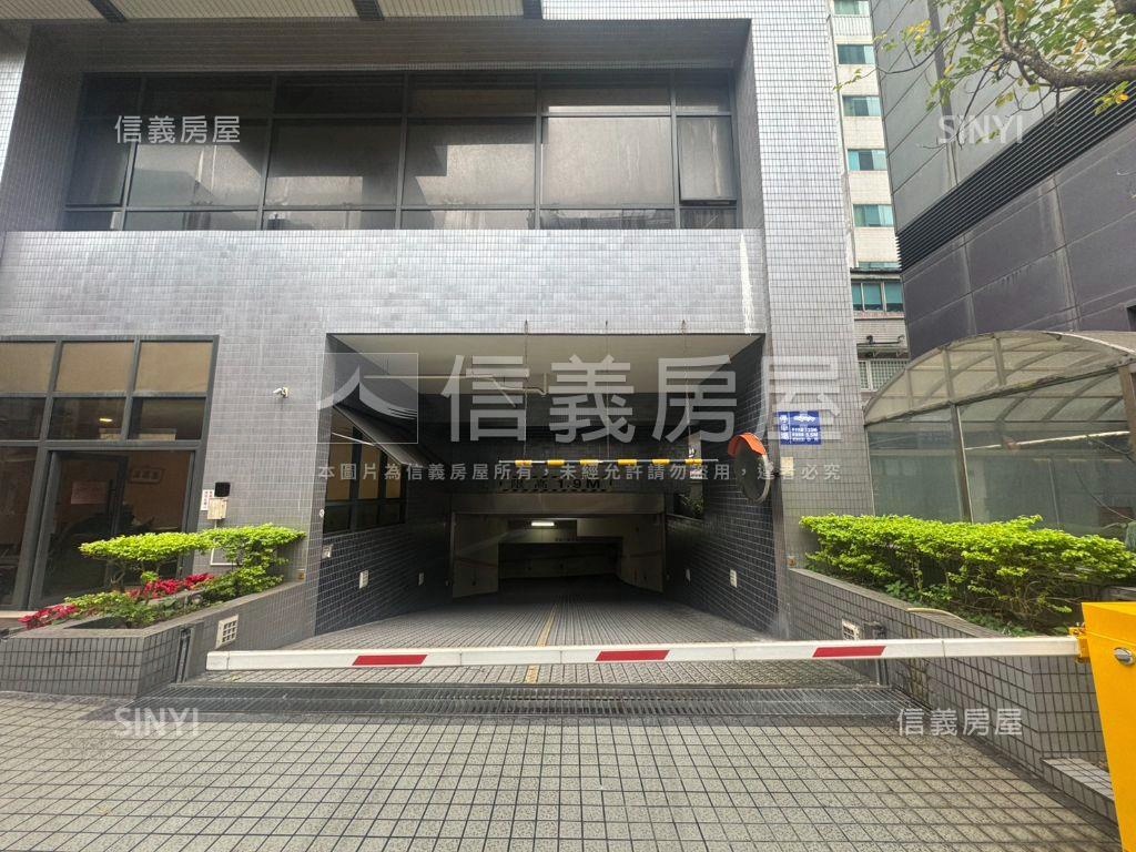 南京東路坡道平面好停車位房屋室內格局與周邊環境