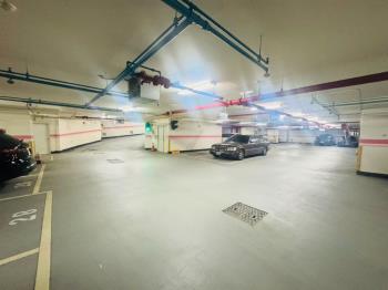 南京東路坡道平面好停車位