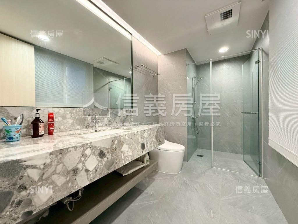 水精湛。精緻三房雙平車房屋室內格局與周邊環境