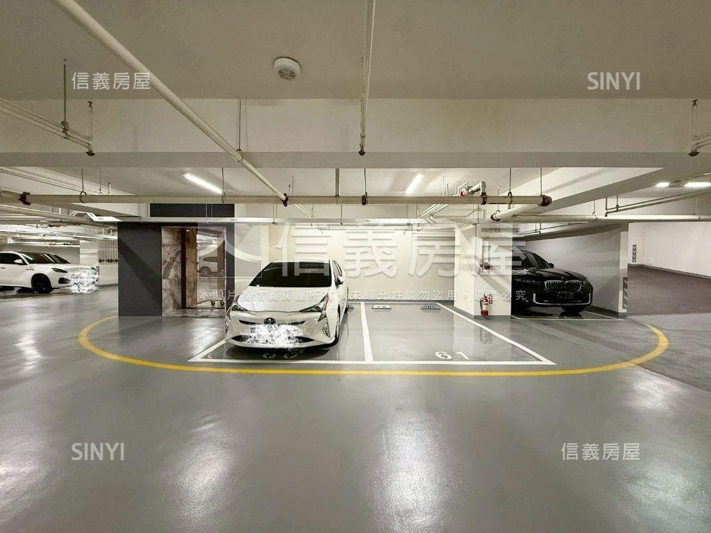 水精湛。精緻三房雙平車房屋室內格局與周邊環境