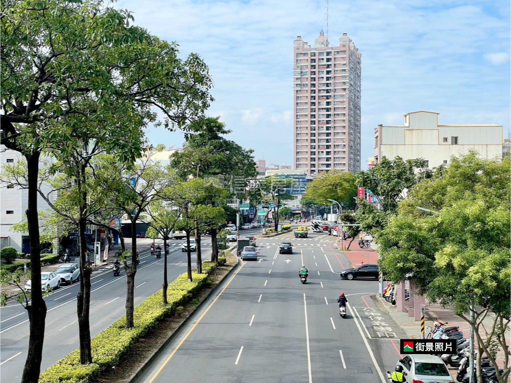 近成大．陽台進出三房平車房屋室內格局與周邊環境