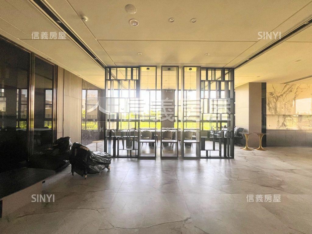 卓悅卓岳三房雙車位房屋室內格局與周邊環境