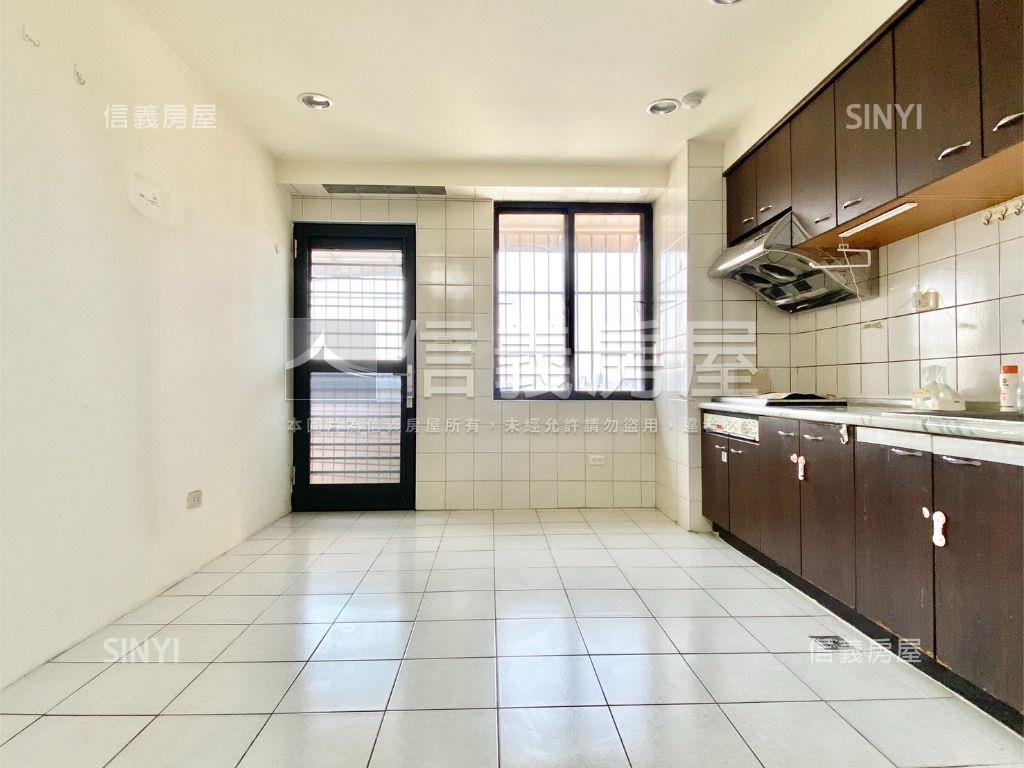 低總價｜三房｜附車位房屋室內格局與周邊環境