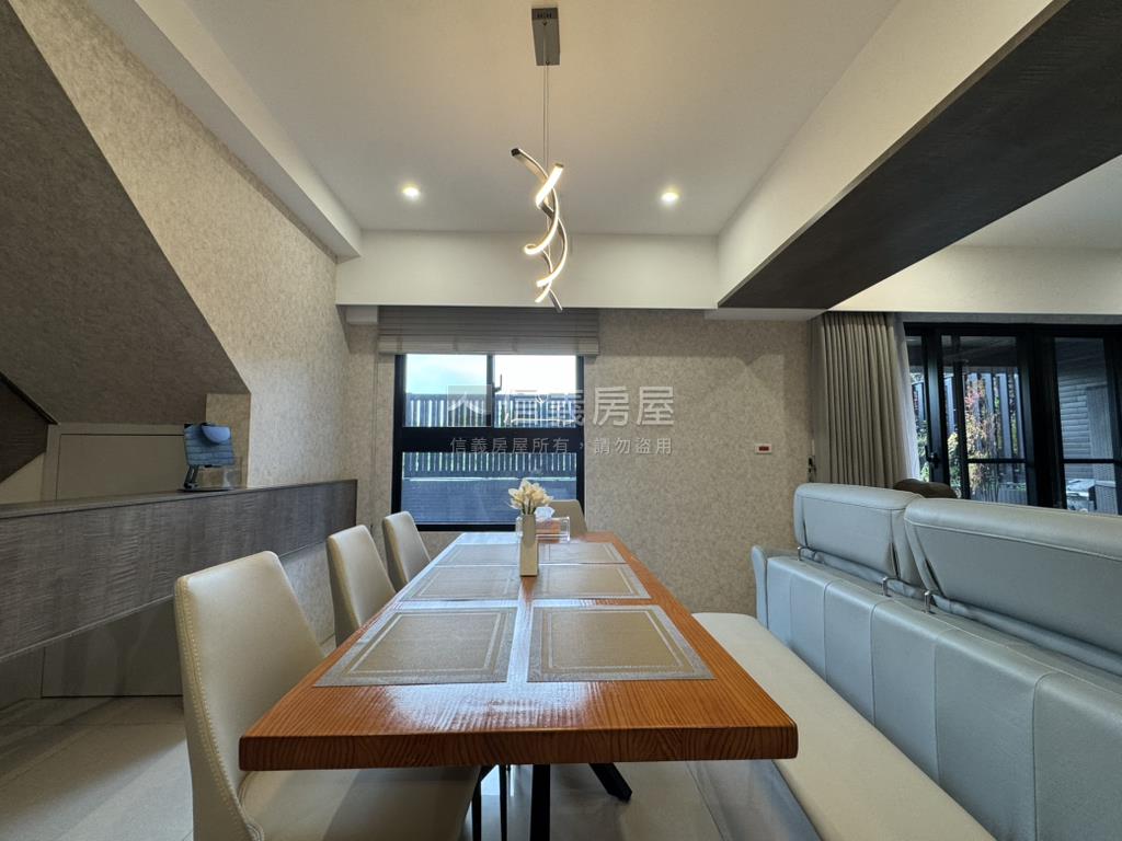 山川真美｜綠景雙車豪邸房屋室內格局與周邊環境