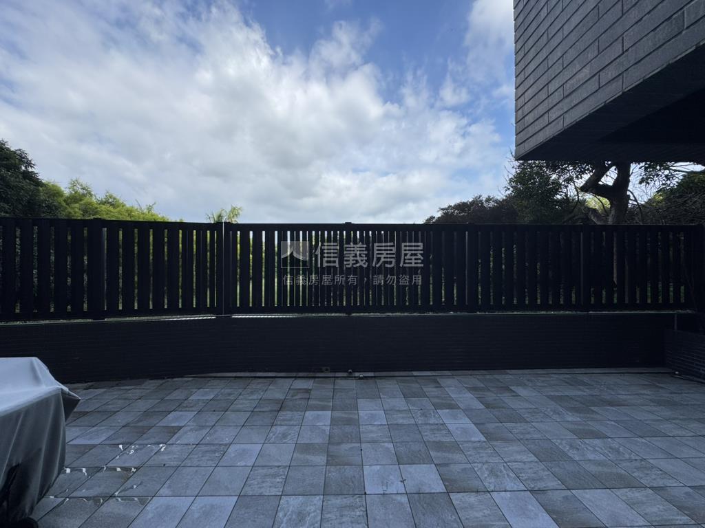 山川真美｜綠景雙車豪邸房屋室內格局與周邊環境