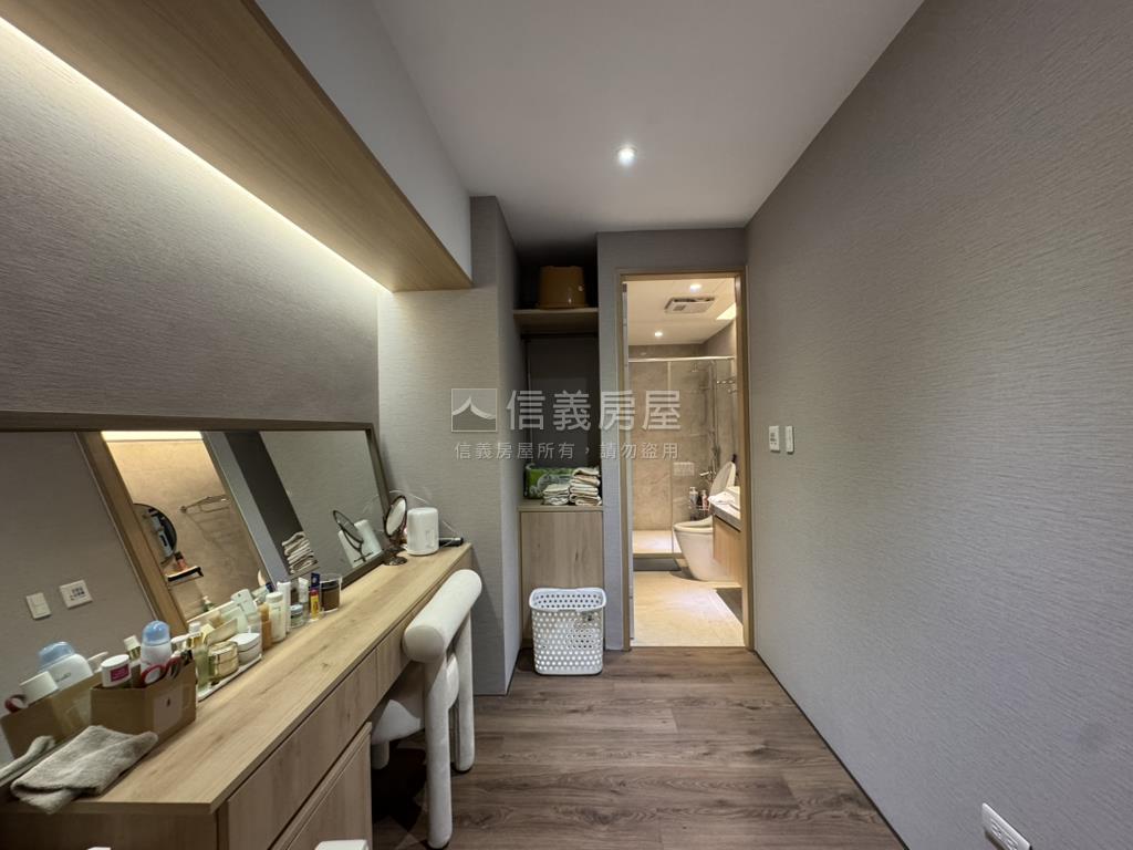 山川真美｜綠景雙車豪邸房屋室內格局與周邊環境