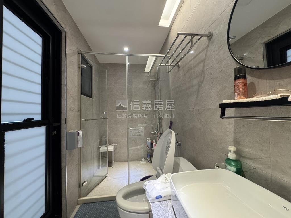 山川真美｜綠景雙車豪邸房屋室內格局與周邊環境