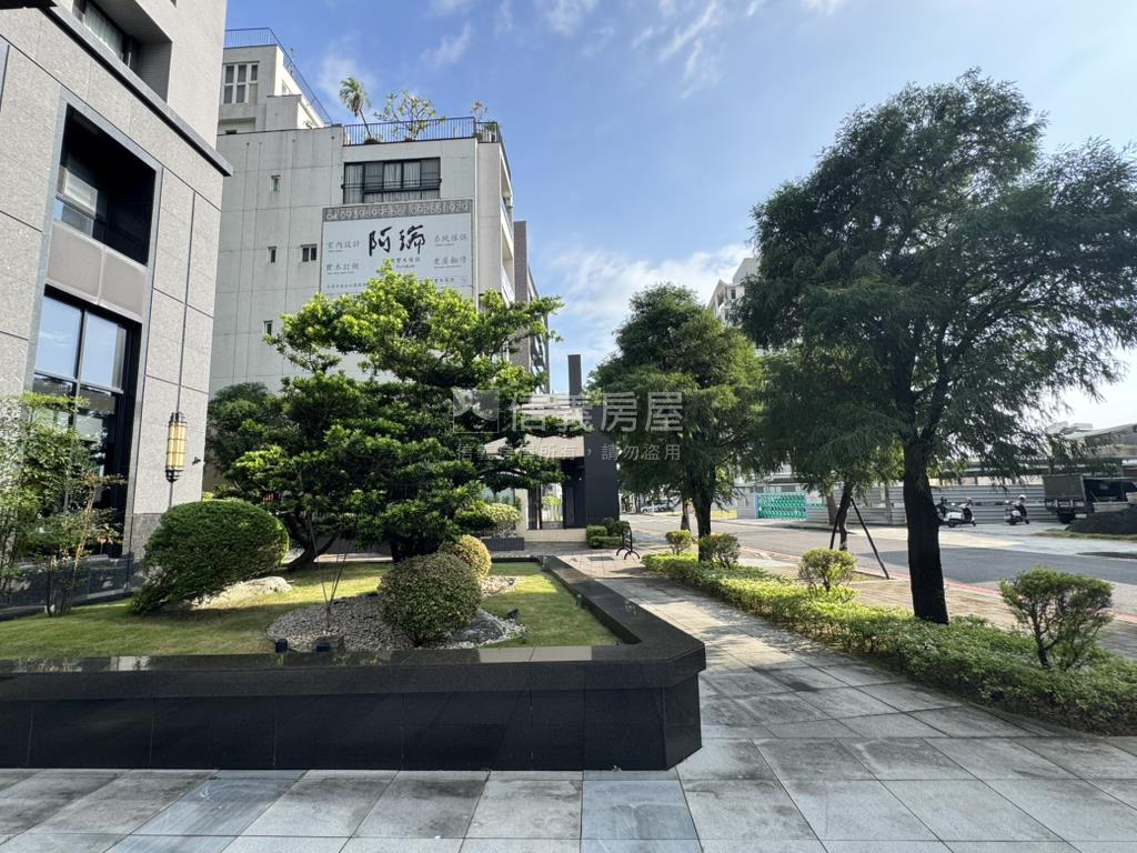 山川真美｜庭院綠景雙車宅房屋室內格局與周邊環境