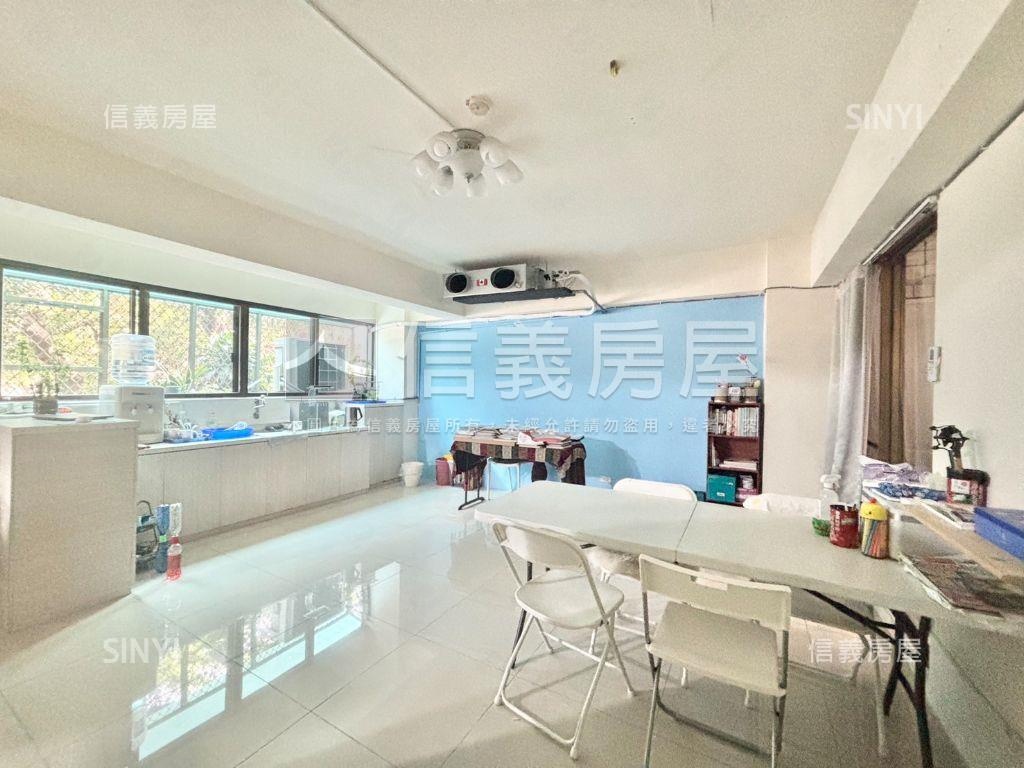 近文心森林公園邊間優店面房屋室內格局與周邊環境
