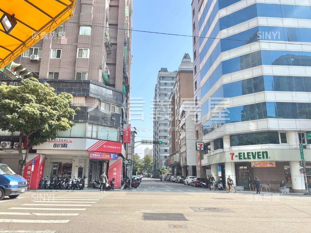 近文心森林公園邊間優店面房屋室內格局與周邊環境