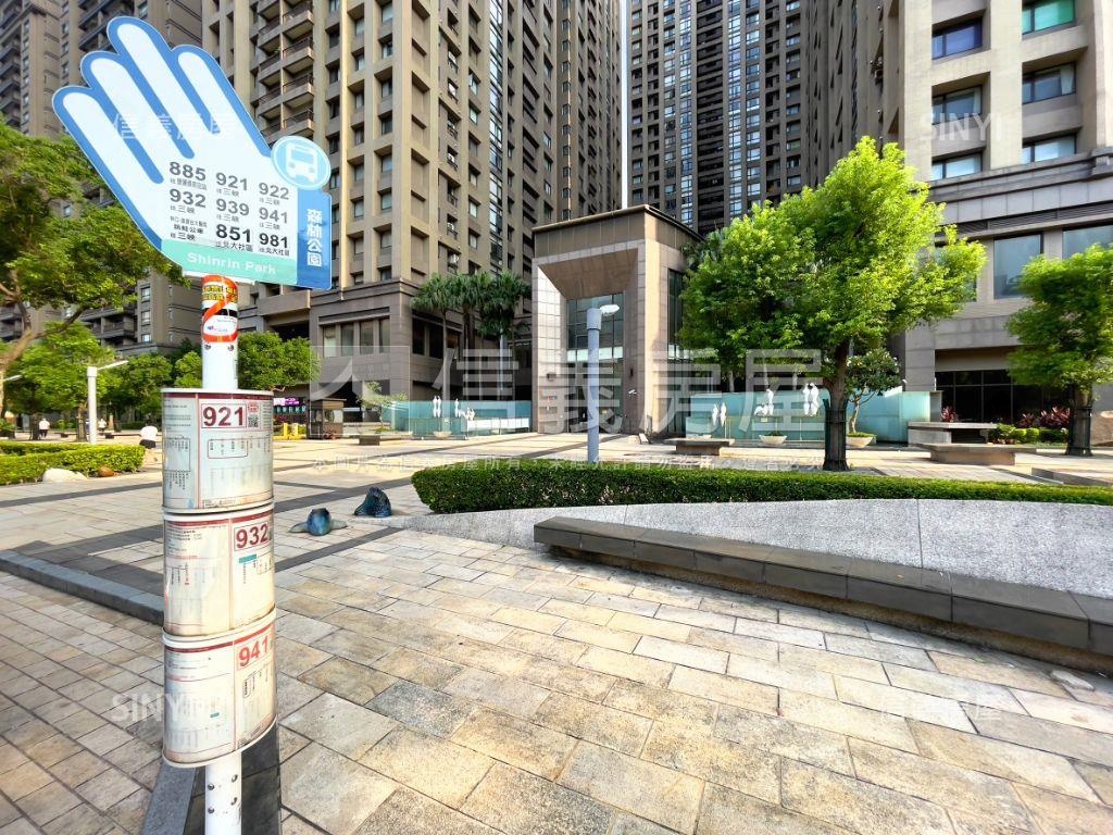 大學哈佛店面人潮多房屋室內格局與周邊環境