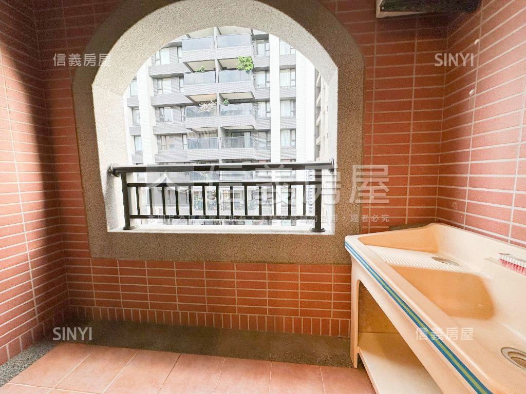 藍田公園高樓三房平車房屋室內格局與周邊環境