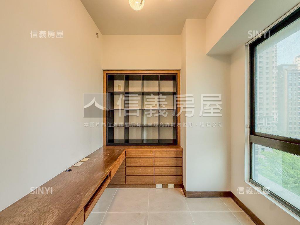 校園首排採光邊間３房車位房屋室內格局與周邊環境