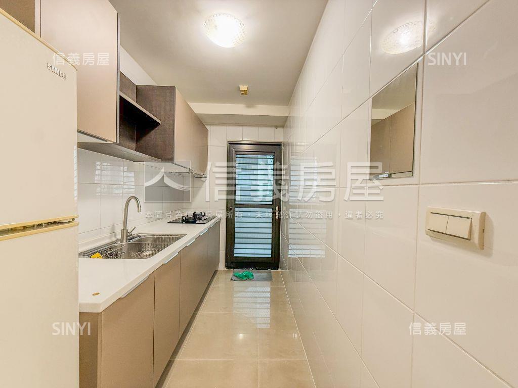 校園首排採光邊間３房車位房屋室內格局與周邊環境