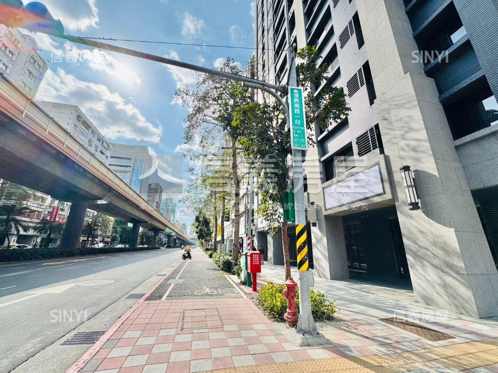 附中學區全新三房坡平車位房屋室內格局與周邊環境