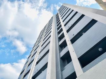 附中學區全新三房坡平車位