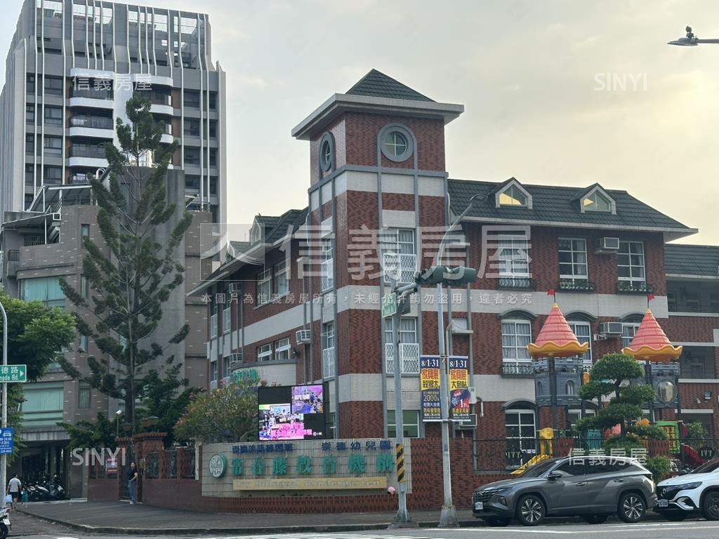 近Ｒ１５面寬三角窗店面房屋室內格局與周邊環境