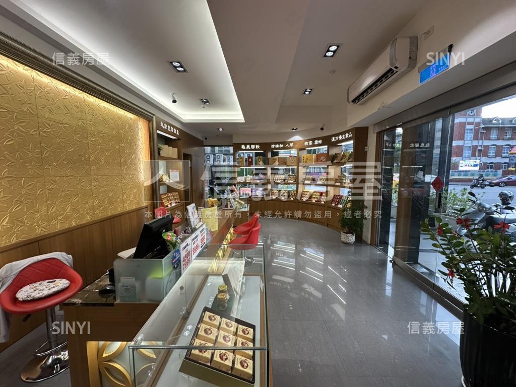 近Ｒ１５面寬三角窗店面房屋室內格局與周邊環境