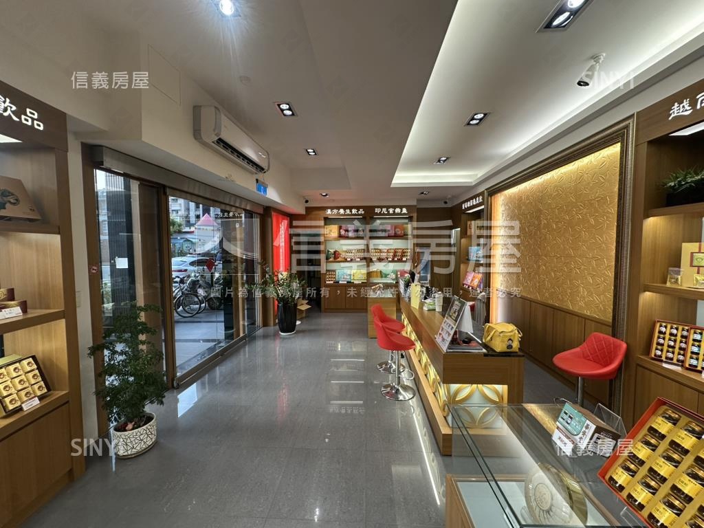 近Ｒ１５面寬三角窗店面房屋室內格局與周邊環境