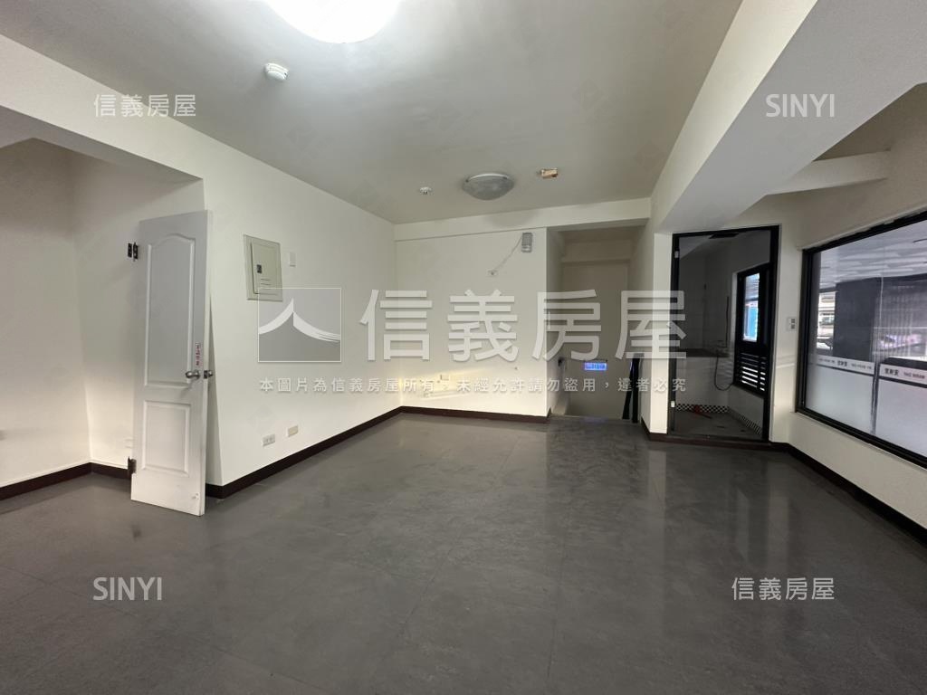 近Ｒ１５面寬三角窗店面房屋室內格局與周邊環境