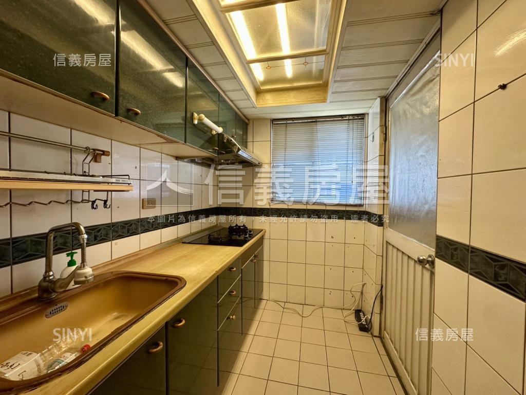 巴黎伯爵三房車位房屋室內格局與周邊環境
