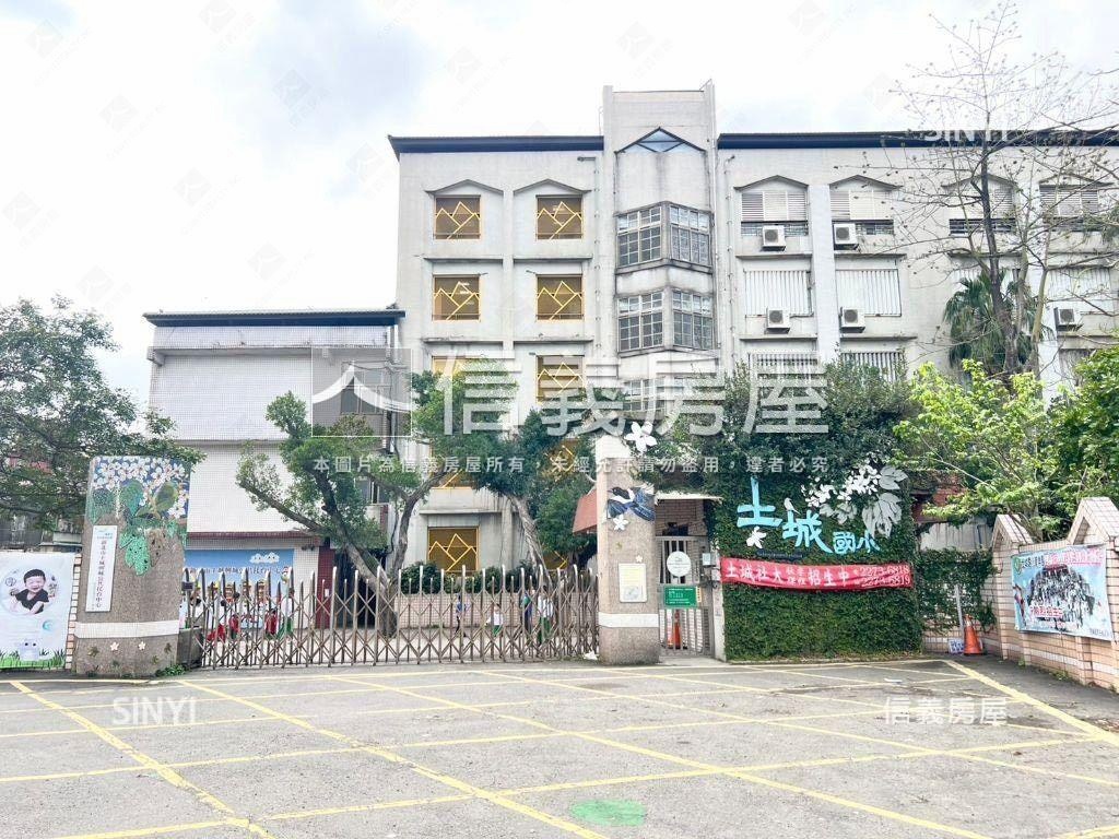 買方服務費１％雲集三房房屋室內格局與周邊環境