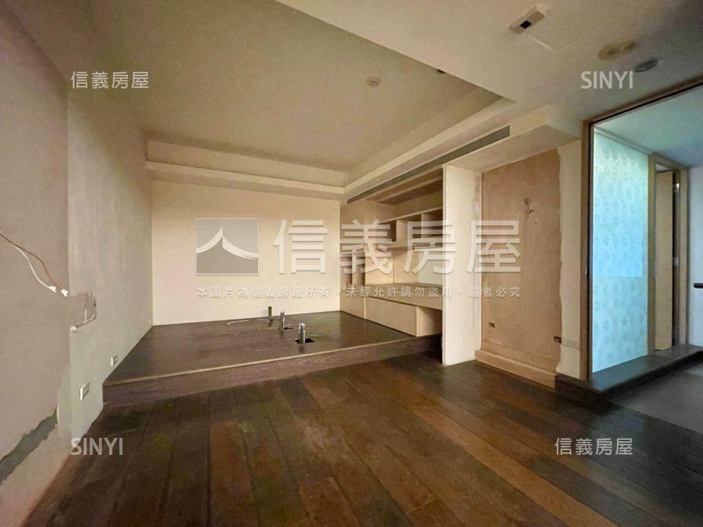 忠孝ＳＯＧＯ後方二樓住店房屋室內格局與周邊環境