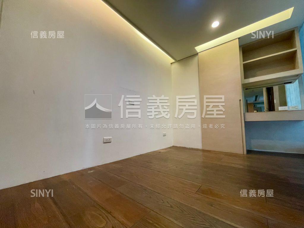 忠孝ＳＯＧＯ後方二樓住店房屋室內格局與周邊環境
