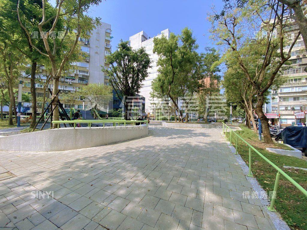 忠孝ＳＯＧＯ後方二樓住店房屋室內格局與周邊環境