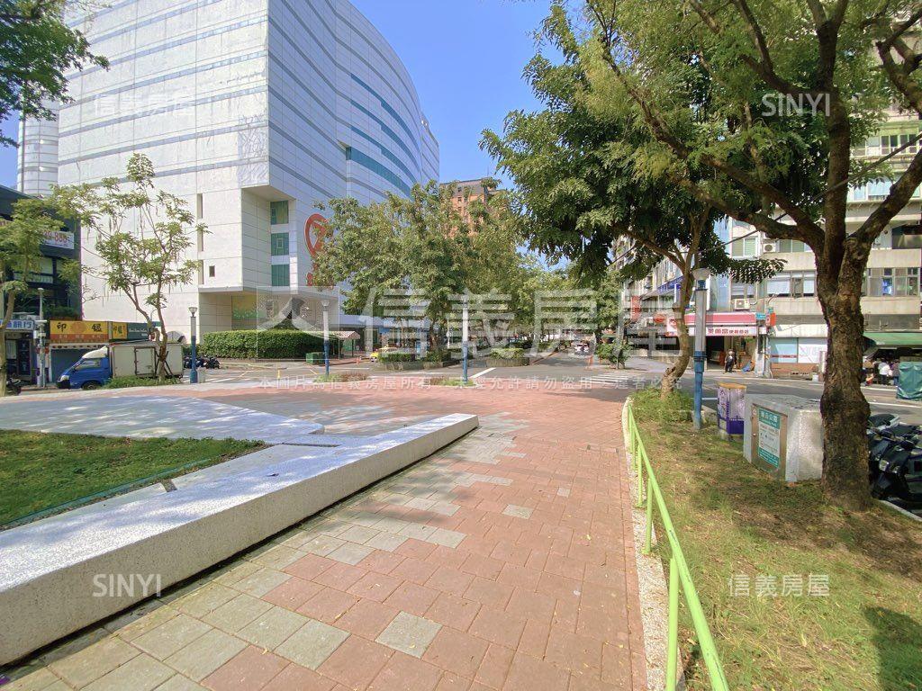 忠孝ＳＯＧＯ後方二樓住店房屋室內格局與周邊環境