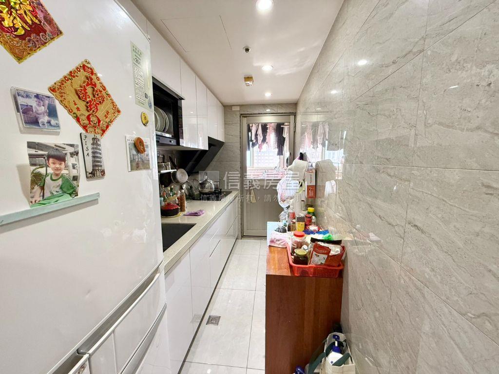 花園稀有大四房坡平車位房屋室內格局與周邊環境