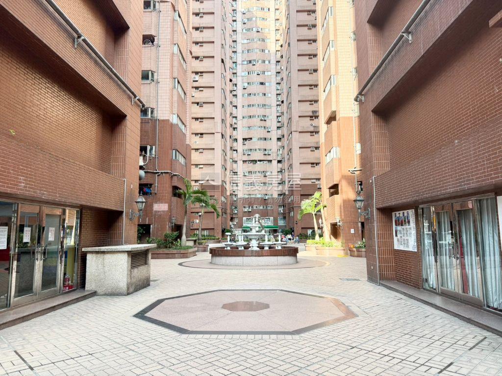 花園稀有大四房坡平車位房屋室內格局與周邊環境