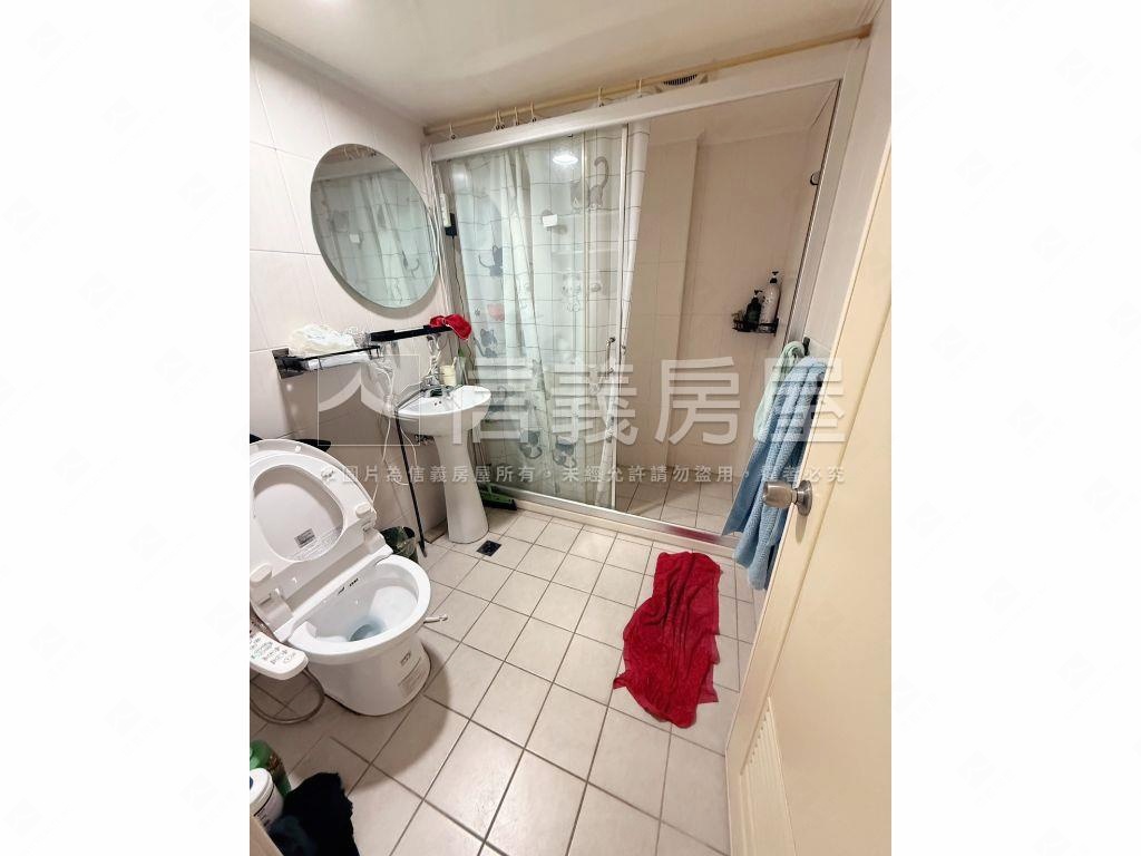 水湳經貿挑高３米６美店住房屋室內格局與周邊環境