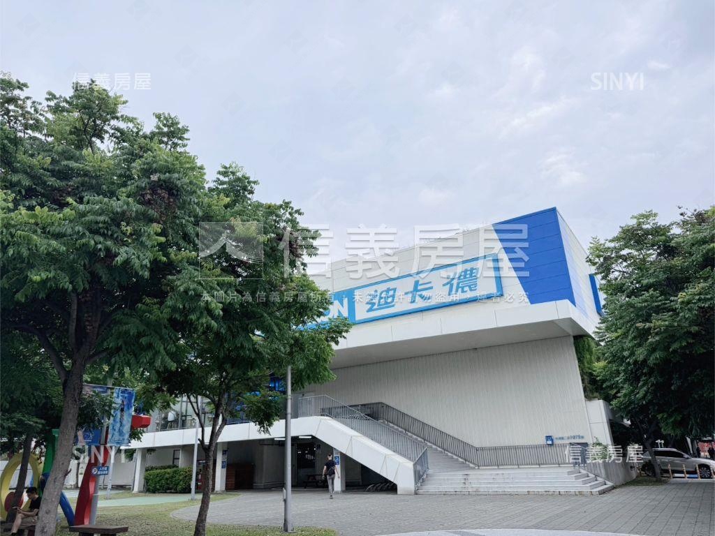 水湳經貿挑高３米６美店住房屋室內格局與周邊環境