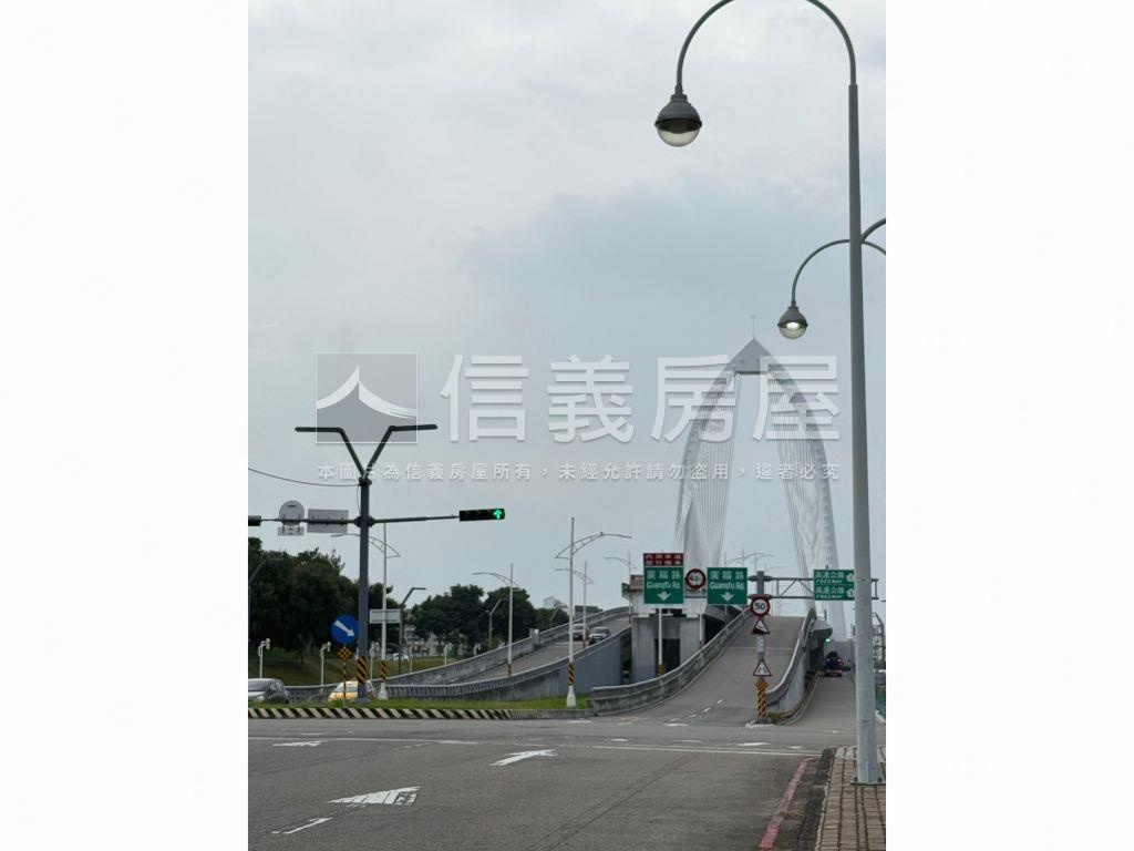 水湳經貿挑高３米６美店住房屋室內格局與周邊環境