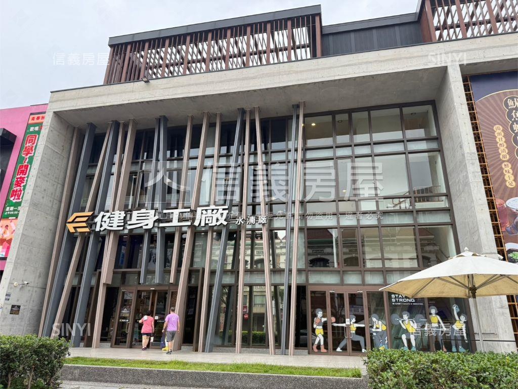 水湳經貿挑高３米６美店住房屋室內格局與周邊環境