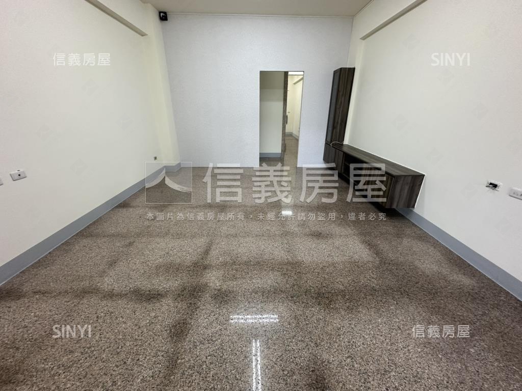台積電梯邊間大地坪店住房屋室內格局與周邊環境