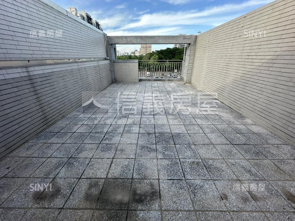 台積電梯邊間大地坪店住房屋室內格局與周邊環境