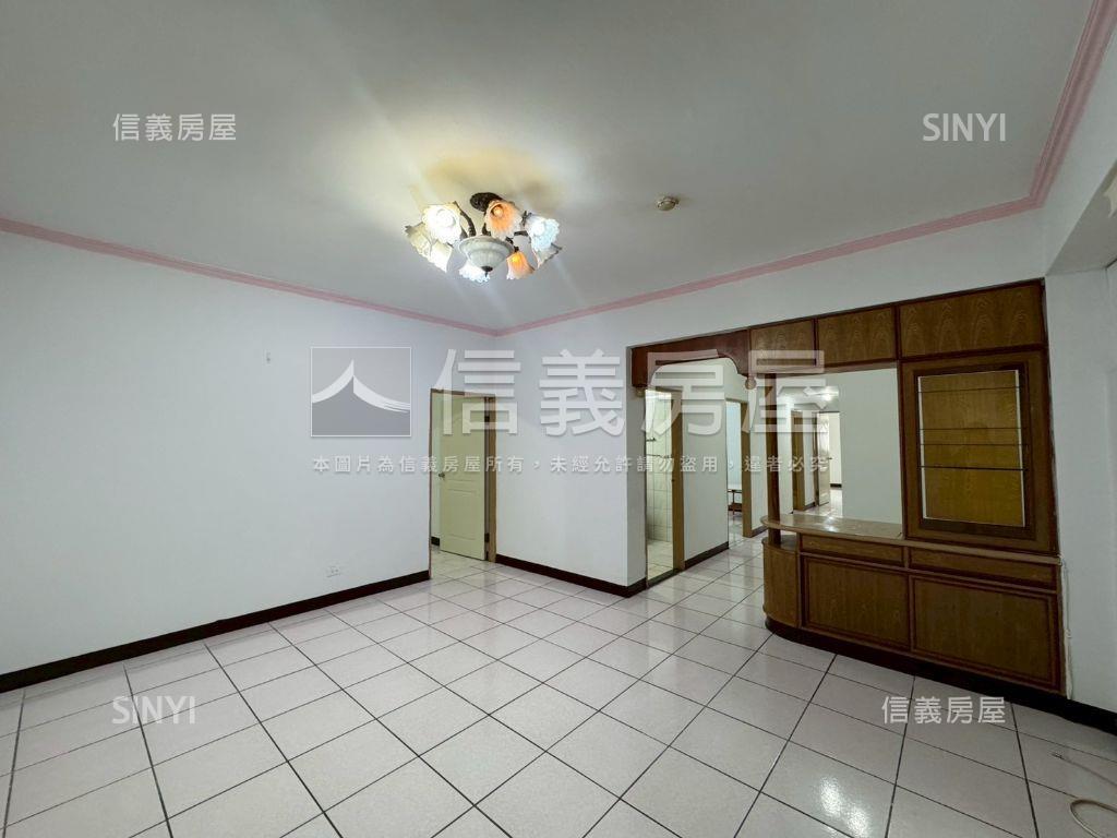 近市府大空間四房平面車位房屋室內格局與周邊環境