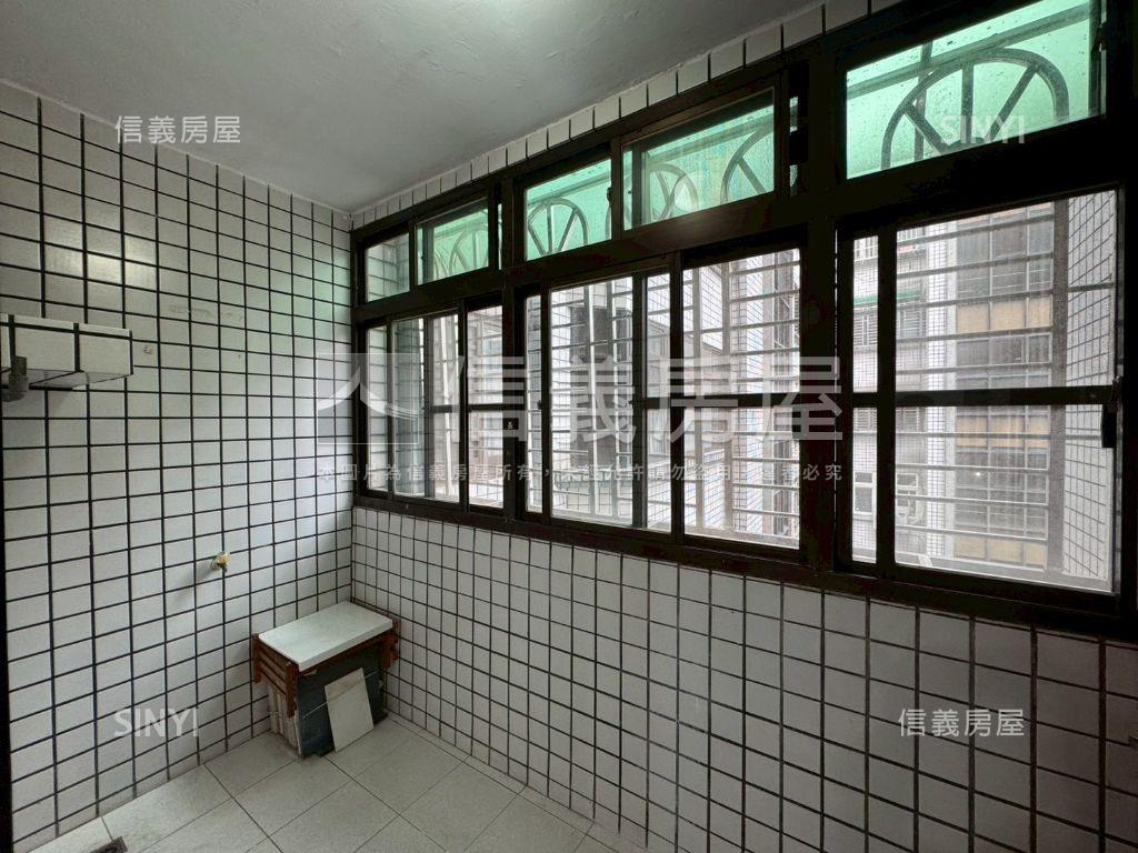 近市府大空間四房平面車位房屋室內格局與周邊環境