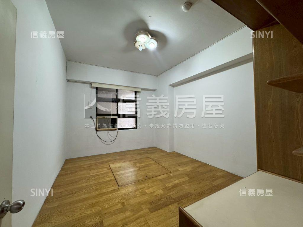 近市府大空間四房平面車位房屋室內格局與周邊環境