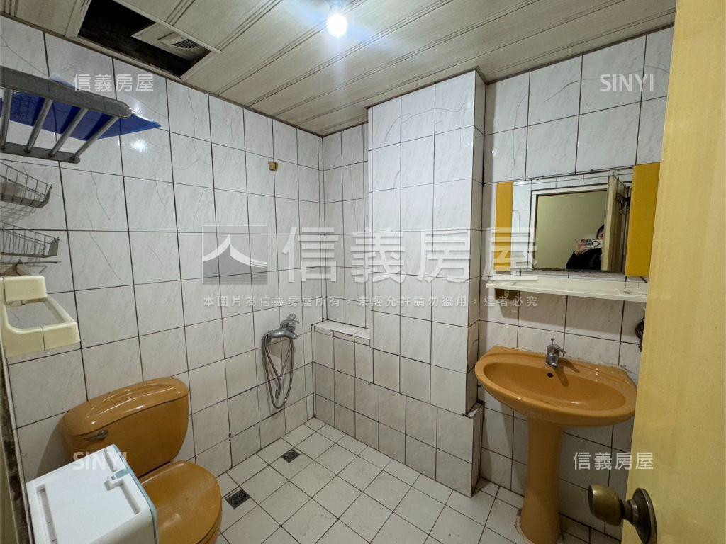 近市府大空間四房平面車位房屋室內格局與周邊環境