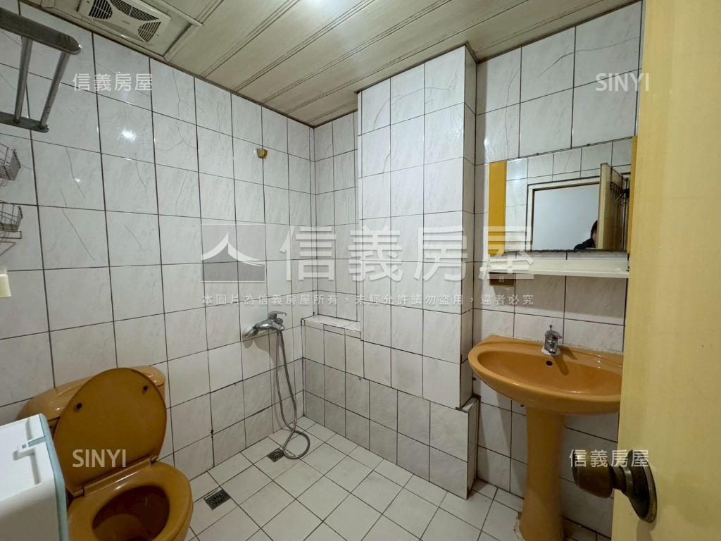 近市府大空間四房平面車位房屋室內格局與周邊環境