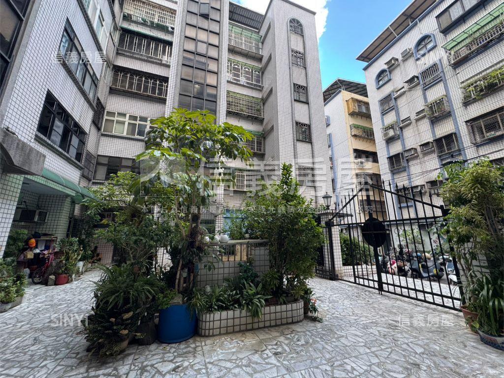 近市府大空間四房平面車位房屋室內格局與周邊環境