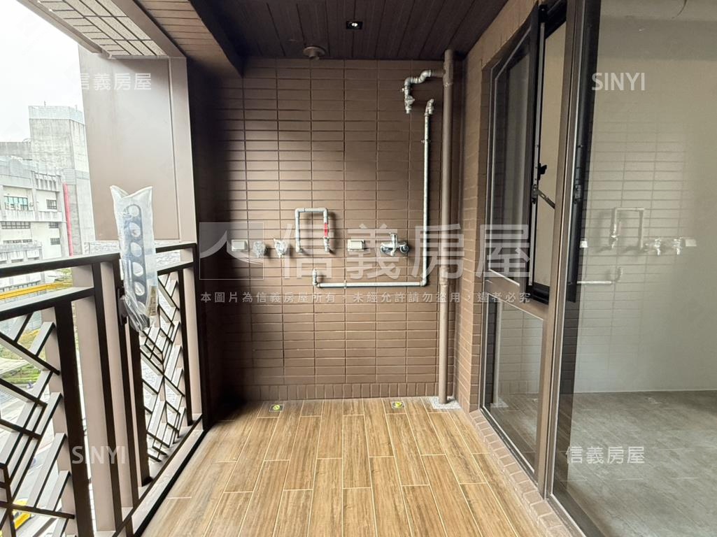 全新小巨蛋高樓美宅附車位房屋室內格局與周邊環境