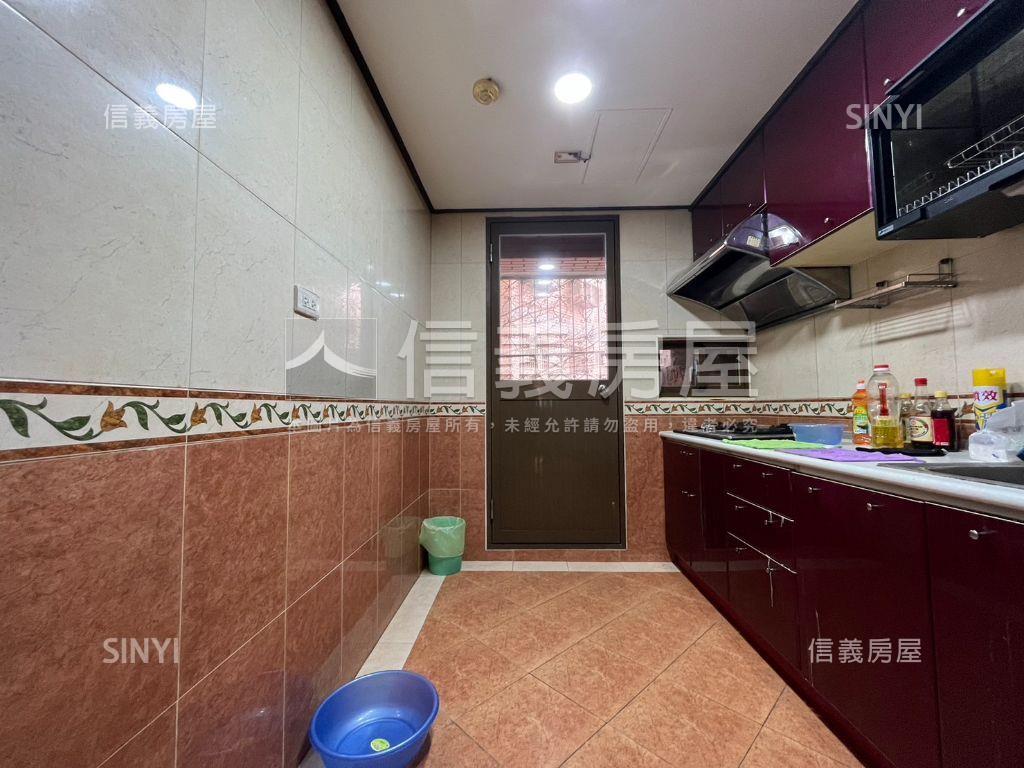 羅浮宮廷４房車位稀有釋出房屋室內格局與周邊環境