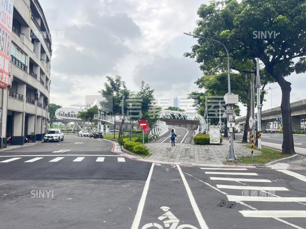 雙併約１６米面寬金透店讚房屋室內格局與周邊環境