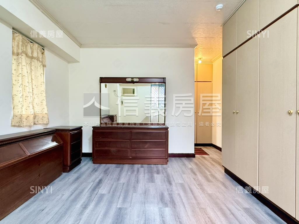 小巨蛋邊間採光電梯三房房屋室內格局與周邊環境